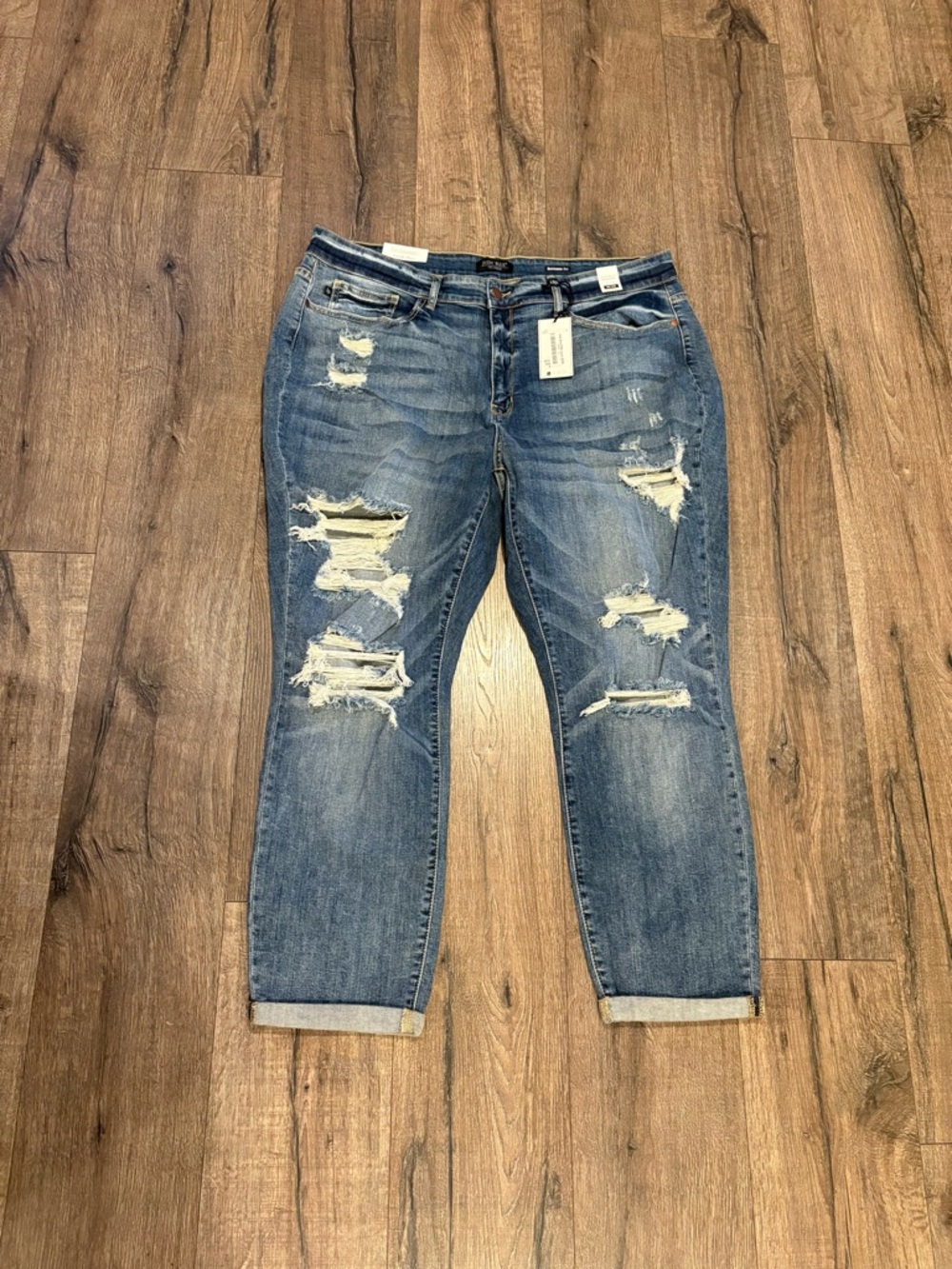 3632 NWT Judy Blue Boyfriend Fit Jeans Distressed Size 22W